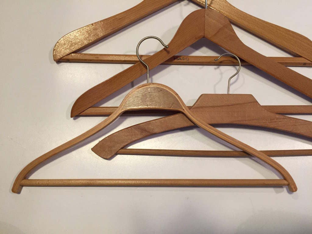 Cintre de porte en acier blanc et bois La Tour - Yamazaki